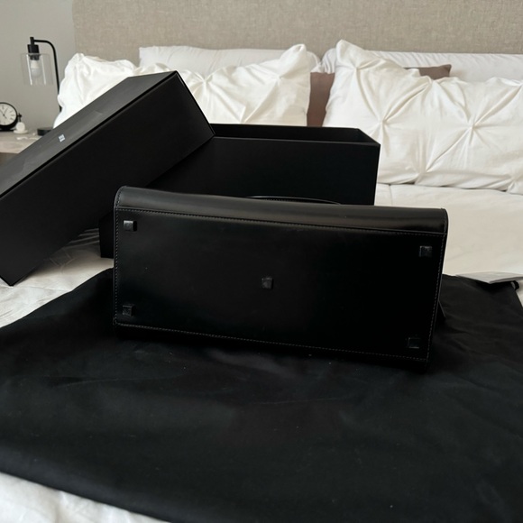 Saint Laurent Uptown Black Leather Tote Bag - Medium - Picture 2 of 9